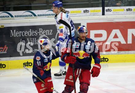 EBEL. Eishockey Bundesliga. EC VSV gegen EC Red Bull Salzburg.  Torjubel Dominique Heinrich, Thomas Raffl,   (Salzburg). Villach, am 13.12.2019.
Foto: Kuess
www.qspictures.net
---
pressefotos, pressefotografie, kuess, qs, qspictures, sport, bild, bilder, bilddatenbank