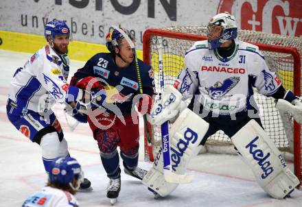 EBEL. Eishockey Bundesliga. EC VSV gegen EC Red Bull Salzburg.  Kevin Schmidt, Brandon Maxwell,  (VSV), Connor Brickley (Salzburg). Villach, am 13.12.2019.
Foto: Kuess
www.qspictures.net
---
pressefotos, pressefotografie, kuess, qs, qspictures, sport, bild, bilder, bilddatenbank