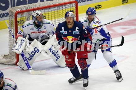 EBEL. Eishockey Bundesliga. EC VSV gegen EC Red Bull Salzburg. Brandon Maxwell, Stefan Bacher,  (VSV), Thomas Raffl  (Salzburg). Villach, am 13.12.2019.
Foto: Kuess
www.qspictures.net
---
pressefotos, pressefotografie, kuess, qs, qspictures, sport, bild, bilder, bilddatenbank