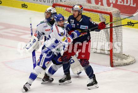 EBEL. Eishockey Bundesliga. EC VSV gegen EC Red Bull Salzburg. Brandon Maxwell, Bernd Wolf,   (VSV), Connor Brickley (Salzburg). Villach, am 13.12.2019.
Foto: Kuess
www.qspictures.net
---
pressefotos, pressefotografie, kuess, qs, qspictures, sport, bild, bilder, bilddatenbank