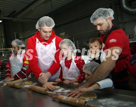 EBEL. Eishockey Bundesliga. KAC.  Nick Petersen,  Andrew Kozek. Klagenfurt, am 11.12.2019.
Foto: Kuess
www.qspictures.net

---
pressefotos, pressefotografie, kuess, qs, qspictures, sport, bild, bilder, bilddatenbank