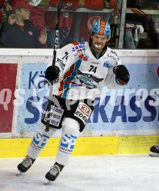 EBEL. Eishockey Bundesliga. KAC gegen	EHC Liwest Black Wings Linz.  Torjubel Josh Roach (Linz). Klagenfurt, am 15.12.2019.
Foto: Kuess
www.qspictures.net

---
pressefotos, pressefotografie, kuess, qs, qspictures, sport, bild, bilder, bilddatenbank