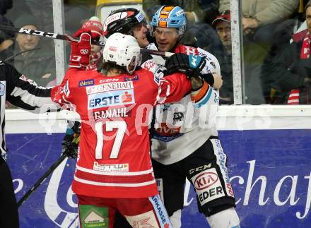 EBEL. Eishockey Bundesliga. KAC gegen	EHC Liwest Black Wings Linz. Manuel Ganahl,  (KAC), Mario Altmann (Linz). Klagenfurt, am 15.12.2019.
Foto: Kuess
www.qspictures.net

---
pressefotos, pressefotografie, kuess, qs, qspictures, sport, bild, bilder, bilddatenbank