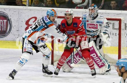 EBEL. Eishockey Bundesliga. KAC gegen	EHC Liwest Black Wings Linz. Lukas Haudum, (KAC), Juraj Valach, David Kickert  (Linz). Klagenfurt, am 15.12.2019.
Foto: Kuess
www.qspictures.net

---
pressefotos, pressefotografie, kuess, qs, qspictures, sport, bild, bilder, bilddatenbank