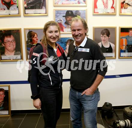 Kaernten Sport. Sportlermeeting. Package Uebergabe.  Anna-Maria Logonder, Wolfgang Dabernig. Klagenfurt, 17.12.2019.
Foto: Kuess 
www.qspictures.net
---
pressefotos, pressefotografie, kuess, qs, qspictures, sport, bild, bilder, bilddatenbank