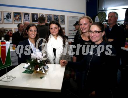 Kaernten Sport. Sportlermeeting. Package Uebergabe. Nani Kulmitzer, Katharina Leitsberger, Christina Joham, Andrea Skorianz-Jenull  (Reiten). Klagenfurt, 17.12.2019.
Foto: Kuess 
www.qspictures.net
---
pressefotos, pressefotografie, kuess, qs, qspictures, sport, bild, bilder, bilddatenbank