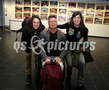 Kaernten Sport. Sportlermeeting. Package Uebergabe. Klaus Dolleschal, Magdalena Lobnig. Klagenfurt, 17.12.2019.
Foto: Kuess 
www.qspictures.net
---
pressefotos, pressefotografie, kuess, qs, qspictures, sport, bild, bilder, bilddatenbank