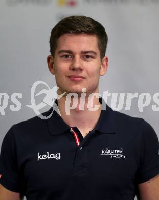 Kaernten Sport. Sportlermeeting. Package Uebergabe.  Nicolas Ferlitsch (Wettklettern). Klagenfurt, 17.12.2019.
Foto: Kuess 
www.qspictures.net
---
pressefotos, pressefotografie, kuess, qs, qspictures, sport, bild, bilder, bilddatenbank