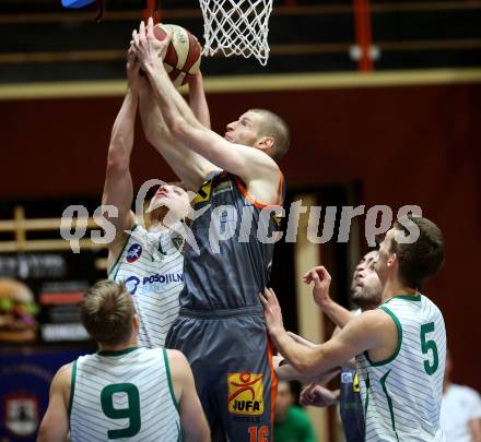 Basketball Zweite Liga 2019/2020. Grunddurchgang 15. Runde. KOS Celovec gegen  Fuerstenfeld Panthers. Lovro Fizuleto, Andi Smrtnik (KOS Celovec),  Alex Laurent (Fuerstenfeld). Klagenfurt, am 21.12.2019.
Foto: Kuess
www.qspictures.net

---
pressefotos, pressefotografie, kuess, qs, qspictures, sport, bild, bilder, bilddatenbank