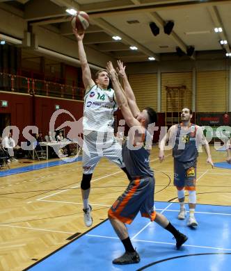 Basketball Zweite Liga 2019/2020. Grunddurchgang 15. Runde. KOS Celovec gegen  Fuerstenfeld Panthers. Lovro Fizuleto,  (KOS Celovec),  Ivan Skrobo (Fuerstenfeld). Klagenfurt, am 21.12.2019.
Foto: Kuess
www.qspictures.net

---
pressefotos, pressefotografie, kuess, qs, qspictures, sport, bild, bilder, bilddatenbank