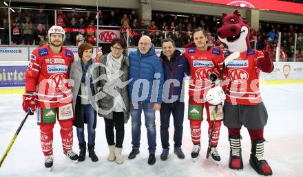 EBEL. Eishockey Bundesliga. KAC gegen	Moser Medical Graz99ers. Daniel Obersteiner, Spieler des Abends Manuel Geier (KAC). Klagenfurt, am 28.12.2019.
Foto: Kuess
www.qspictures.net

---
pressefotos, pressefotografie, kuess, qs, qspictures, sport, bild, bilder, bilddatenbank