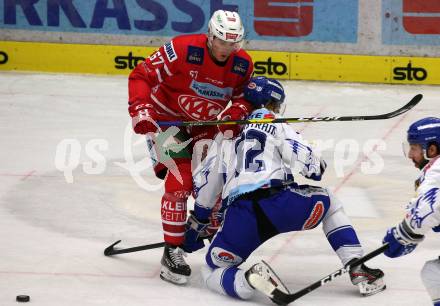 EBEL. Eishockey Bundesliga. VSV gegen KAC.  Patrick Bjorkstrand,  (VSV),  Petter Hansson (KAC). Villach, am 30.12.2019.
Foto: Kuess
www.qspictures.net
---
pressefotos, pressefotografie, kuess, qs, qspictures, sport, bild, bilder, bilddatenbank