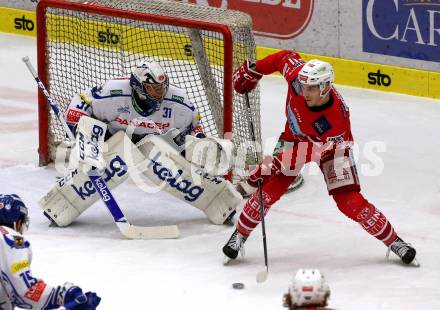 EBEL. Eishockey Bundesliga. VSV gegen KAC.  Brandon Maxwell,  (VSV),  Lukas Haudum (KAC). Villach, am 30.12.2019.
Foto: Kuess
www.qspictures.net
---
pressefotos, pressefotografie, kuess, qs, qspictures, sport, bild, bilder, bilddatenbank