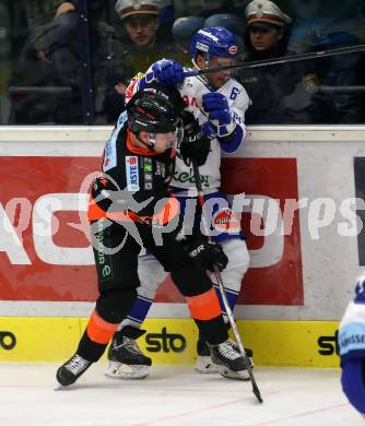 EBEL. Eishockey Bundesliga. VSV gegen Moser Medical Graz99ers. Mark Anthony Cundari,   (VSV), Ken Ograjensek (Graz). Villach, am 3.1.2020.
Foto: Kuess
www.qspictures.net
---
pressefotos, pressefotografie, kuess, qs, qspictures, sport, bild, bilder, bilddatenbank