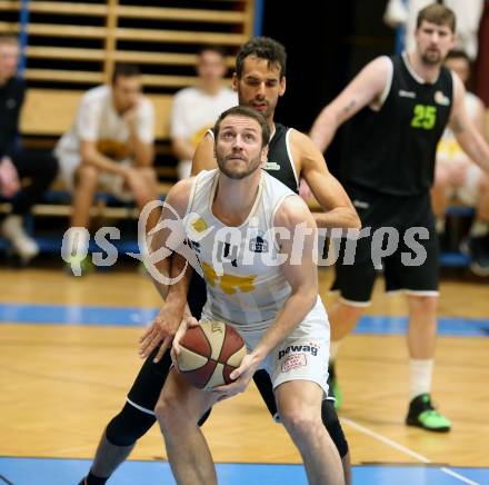 Basketball Zweite Liga 2019/2020. Grunddurchgang 16. Runde. Woerthersee Piraten gegen Basket Flames. Maximilian Kunovjanek (Piraten), Fabricio Vay (Basket Flames). Klagenfurt, am 5.1.2020.
Foto: Kuess
www.qspictures.net

---
pressefotos, pressefotografie, kuess, qs, qspictures, sport, bild, bilder, bilddatenbank