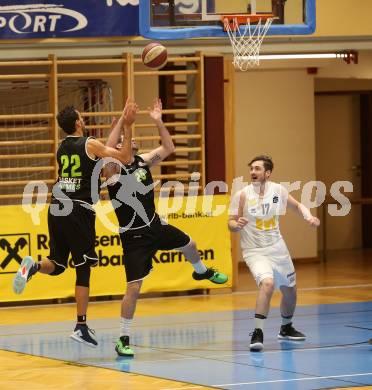 Basketball Zweite Liga 2019/2020. Grunddurchgang 16. Runde. Woerthersee Piraten gegen Basket Flames. Christof Gspandl (Piraten), Fabricio Vay, Justin Vallejo (Basket Flames). Klagenfurt, am 5.1.2020.
Foto: Kuess
www.qspictures.net

---
pressefotos, pressefotografie, kuess, qs, qspictures, sport, bild, bilder, bilddatenbank