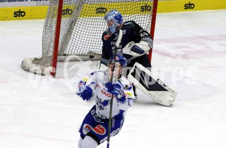 EBEL. Eishockey Bundesliga. VSV gegen Hydro Fehervar AV 19.  Anton Karlsson,  (VSV), Michael Ouzas (Fehervar). Villach, am 10.1.2020.
Foto: Kuess
www.qspictures.net
---
pressefotos, pressefotografie, kuess, qs, qspictures, sport, bild, bilder, bilddatenbank