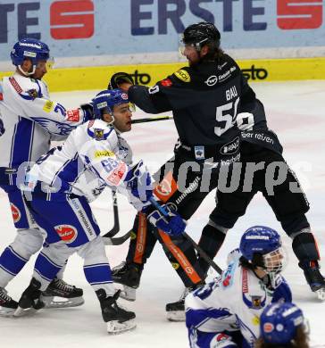 EBEL. Eishockey Bundesliga. VSV gegen Dornbirn Bulldogs.  Mark Anthony Cundari,  (VSV), Mathias Bau Hansen (Dornbirn). Villach, am 14.1.2020.
Foto: Kuess
www.qspictures.net
---
pressefotos, pressefotografie, kuess, qs, qspictures, sport, bild, bilder, bilddatenbank