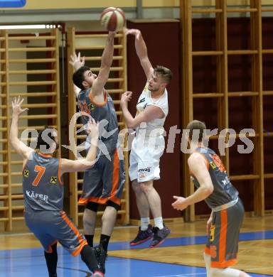 Basketball Zweite Liga 2019/2020. Grunddurchgang 18. Runde. Woerthersee Piraten gegen Fuerstenfeld Panthers.  Ziga Erculj,  (Piraten), Ivan Skrobo (Fuerstenfeld). Klagenfurt, am 18.1.2020.
Foto: Kuess
www.qspictures.net

---
pressefotos, pressefotografie, kuess, qs, qspictures, sport, bild, bilder, bilddatenbank