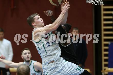 Basketball Zweite Liga 2019/2020. Grunddurchgang 19. Runde. KOS Celovec gegen  Raiders Tirol. Lovro Fizuleto (KOS Celovec), Mansata Cisse (Tirol). Klagenfurt, am 25.1.2020.
Foto: Kuess
www.qspictures.net

---
pressefotos, pressefotografie, kuess, qs, qspictures, sport, bild, bilder, bilddatenbank