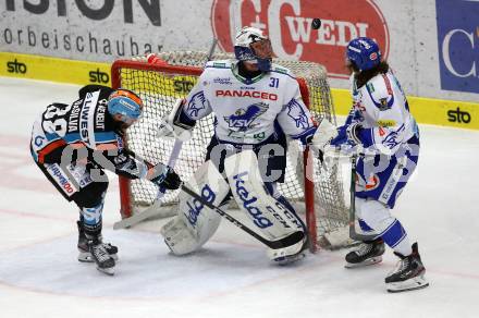 EBEL. Eishockey Bundesliga. VSV gegen EHC Liwest Black Wings Linz.   Brandon Maxwell, Chris Collins, (VSV), Dan Dasilva  (Linz). Villach, am 18.2.2020.
Foto: Kuess
www.qspictures.net
---
pressefotos, pressefotografie, kuess, qs, qspictures, sport, bild, bilder, bilddatenbank