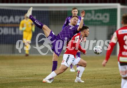 Fussball. 2. Liga. SK Austria Klagenfurt gegen SV Guntamatic Ried.  Markus Rusek,  (Klagenfurt), Bernd Gschweidl (Ried). Klagenfurt, am 21.2.2020.
Foto: Kuess
www.qspictures.net
---
pressefotos, pressefotografie, kuess, qs, qspictures, sport, bild, bilder, bilddatenbank