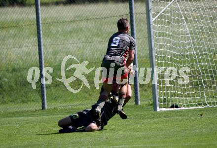 Fussball. 2. Klasse B. Kleinkirchheim gegen Draschitz. Rafael Lax (Kleinkirchheim), Michael Friedrich Jannach (Draschitz). Kleinkirchheim, 1.8.2020.
Foto: Kuess
---
pressefotos, pressefotografie, kuess, qs, qspictures, sport, bild, bilder, bilddatenbank