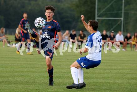 Fussball Kaerntner Liga. Kraig gegen Treibach. Maximilian Felsberger (Kraig),  David Armin Hude (Treibach). Kraig, am 7.8.2020.
Foto: Kuess
---
pressefotos, pressefotografie, kuess, qs, qspictures, sport, bild, bilder, bilddatenbank