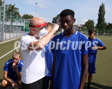 Fussball. 2. Liga. SK Austria Klagenfurt.  Training.  Walter Reichel, Mersei Dieu Nsandi. Klagenfurt, am 17.8.2020.
Foto: Kuess
www.qspictures.net
---
pressefotos, pressefotografie, kuess, qs, qspictures, sport, bild, bilder, bilddatenbank