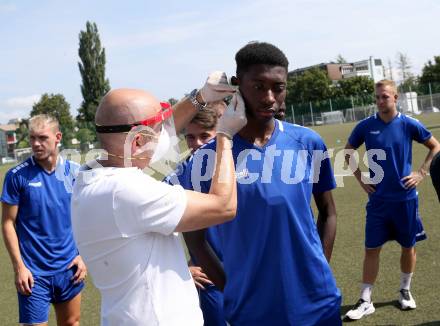 Fussball. 2. Liga. SK Austria Klagenfurt.  Training.  Walter Reichel, Mersei Dieu Nsandi. Klagenfurt, am 17.8.2020.
Foto: Kuess
www.qspictures.net
---
pressefotos, pressefotografie, kuess, qs, qspictures, sport, bild, bilder, bilddatenbank