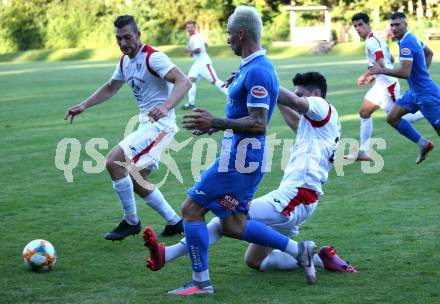 Fussball. Kaerntner Liga. Atus Ferlach gegen SAK. Martin Posratschnig, Stephan Buergler (Ferlach), Alen Ploj (SAK). Ferlach, 22.8.2020.
Foto: Kuess
---
pressefotos, pressefotografie, kuess, qs, qspictures, sport, bild, bilder, bilddatenbank