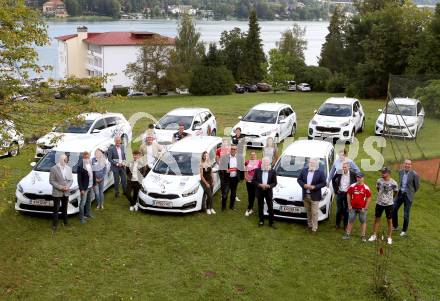 Kaernten Sport. Christian Kresse, Juergen Pfeiler, Arno Arthofer, Magnus Oberhauser, Valentina Dreier, Felix Oschmautz, Kevin Haselsberger,  Nadine Weratschnig, Lukas Kollegger,  Nina Weratschnig, Wolfgang Gratzer, Sara Vilic, Lisa Perterer, Landeshauptmann Peter Kaiser, Vanessa Herzog, Martin Sintschnig, Alexander Radin, Dominik Pacher, Ferdinand Vouk. Velden, 25.8.2020.
Foto: Kuess

---
pressefotos, pressefotografie, kuess, qs, qspictures, sport, bild, bilder, bilddatenbank