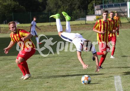 Fussball 1. Klasse C. Glanegg gegen St. Veit. Christian Ernst Schritliser (Glanegg), Michael Salbrechter (St. Veit). Glanegg, am 23.8.2020.
Foto: Kuess
---
pressefotos, pressefotografie, kuess, qs, qspictures, sport, bild, bilder, bilddatenbank