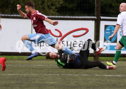 Fussball 2. KLasse C. SV Moosburg gegen SV Weitensfeld.  Anze Hafner, (Moosburg),  Philipp Prodinger  (Weitensfeld). Moosburg, am 30.8.3030.
Foto: Kuess
---
pressefotos, pressefotografie, kuess, qs, qspictures, sport, bild, bilder, bilddatenbank