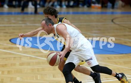 Basketball Austria Cup. Woerthersee Piraten gegen Fuerstenfeld Panthers.  Samo Udrih (Piraten), Lukas Hahn (Fuerstenfeld). Klagenfurt, am 20.9.2020.
Foto: Kuess
www.qspictures.net

---
pressefotos, pressefotografie, kuess, qs, qspictures, sport, bild, bilder, bilddatenbank