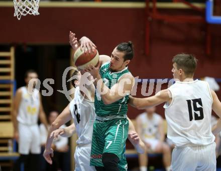 Basketball Zweite Liga 2020/2021. Grunddurchgang 1. Runde. Woerthersee Piraten gegen KOS Celovec. Jan-Arne Apschner, Jan Michel  (Piraten), Anze Kos (KOS Celovec). Klagenfurt, am 26.9.2020.
Foto: Kuess
www.qspictures.net

---
pressefotos, pressefotografie, kuess, qs, qspictures, sport, bild, bilder, bilddatenbank