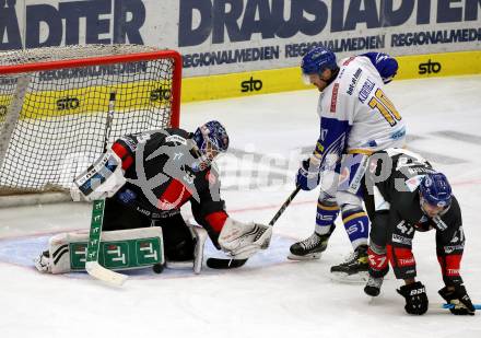 EBEL. Eishockey Bundesliga. VSV gegen HC TWK Innsbruck.  Julian Kornelli,  (VSV), Thomas Edward McCollum (Innsbruck). Villach, am 27.9.2020.
Foto: Kuess
www.qspictures.net
---
pressefotos, pressefotografie, kuess, qs, qspictures, sport, bild, bilder, bilddatenbank