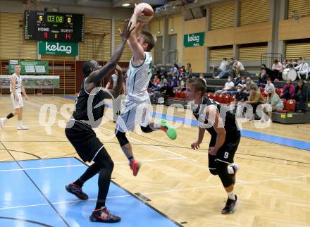 Basketball Zweite Liga 2020/2021. Grunddurchgang 2. Runde. KOS Celovec gegen RAIDERS Tirol. Tim Huber (KOS Celovec),  John Franklyn Gardiner,  Elvis Keric (Tirol). Klagenfurt, am 3.10.2020.
Foto: Kuess
www.qspictures.net

---
pressefotos, pressefotografie, kuess, qs, qspictures, sport, bild, bilder, bilddatenbank