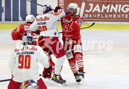 EBEL. Eishockey Bundesliga. KAC gegen	EC Red Bull Salzburg. Steven Strong,  (KAC), Florian Baltram (Salzburg). Klagenfurt, am 22.11.2020.
Foto: Kuess
www.qspictures.net

---
pressefotos, pressefotografie, kuess, qs, qspictures, sport, bild, bilder, bilddatenbank