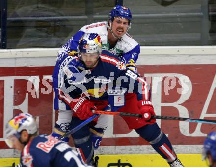 EBEL. Eishockey Bundesliga. VSV gegen EC Red Bull Salzburg. Scott Kosmachuk,  (VSV),  Rick Schofield (Salzburg). Villach, am 25.11.2020.
Foto: Kuess
www.qspictures.net
---
pressefotos, pressefotografie, kuess, qs, qspictures, sport, bild, bilder, bilddatenbank