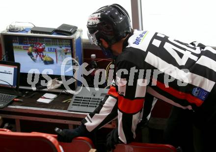 EBEL. Eishockey Bundesliga. KAC gegen	spusu Vienna Capitals. Schiedsrichter, Video. Klagenfurt, am 29.11.2020.
Foto: Kuess
www.qspictures.net

---
pressefotos, pressefotografie, kuess, qs, qspictures, sport, bild, bilder, bilddatenbank