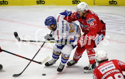 EBEL. Eishockey Bundesliga. VSV gegen KAC.  Michael Raffl, (VSV), Thomas Vallant  (KAC). Villach, am 1.12.2020.
Foto: Kuess
www.qspictures.net
---
pressefotos, pressefotografie, kuess, qs, qspictures, sport, bild, bilder, bilddatenbank