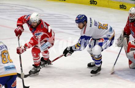 EBEL. Eishockey Bundesliga. VSV gegen KAC.  Michael Raffl, (VSV), Steven Strong  (KAC). Villach, am 1.12.2020.
Foto: Kuess
www.qspictures.net
---
pressefotos, pressefotografie, kuess, qs, qspictures, sport, bild, bilder, bilddatenbank