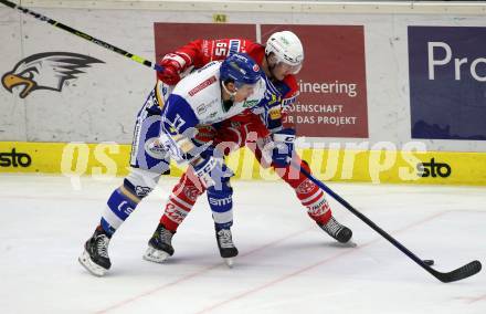 EBEL. Eishockey Bundesliga. VSV gegen KAC. Scott Kosmachuk,   (VSV),  Michael Kernberger (KAC). Villach, am 1.12.2020.
Foto: Kuess
www.qspictures.net
---
pressefotos, pressefotografie, kuess, qs, qspictures, sport, bild, bilder, bilddatenbank