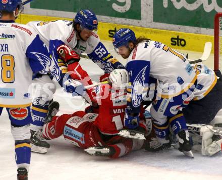 EBEL. Eishockey Bundesliga. VSV gegen KAC.  Raphael Wolf, Christof Wappis,  (VSV),  Thomas Vallant (KAC). Villach, am 1.12.2020.
Foto: Kuess
www.qspictures.net
---
pressefotos, pressefotografie, kuess, qs, qspictures, sport, bild, bilder, bilddatenbank