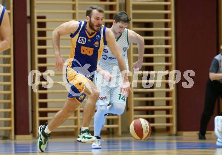 Basketball Zweite Liga 2020/2021. Grunddurchgang 10. Runde. KOS Celovec gegen BBU Salzburg. Lovro Fizuleto (KOS Celovec), Luka Milovac  (BBU Salzburg). Klagenfurt, am 5.12.2020.
Foto: Kuess
www.qspictures.net

---
pressefotos, pressefotografie, kuess, qs, qspictures, sport, bild, bilder, bilddatenbank