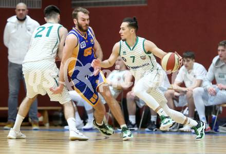 Basketball Zweite Liga 2020/2021. Grunddurchgang 10. Runde. KOS Celovec gegen BBU Salzburg. Anze Kos (KOS Celovec), Luka Milovac   (BBU Salzburg). Klagenfurt, am 5.12.2020.
Foto: Kuess
www.qspictures.net

---
pressefotos, pressefotografie, kuess, qs, qspictures, sport, bild, bilder, bilddatenbank