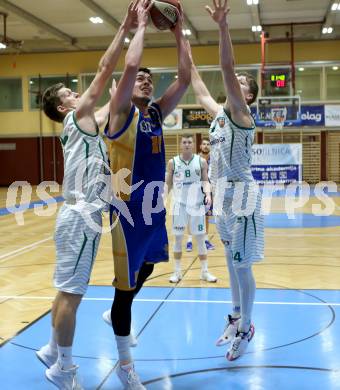 Basketball Zweite Liga 2020/2021. Grunddurchgang 10. Runde. KOS Celovec gegen BBU Salzburg. Andi Smrtnik, Lovro Fizuleto (KOS Celovec), Marko Rakic (BBU Salzburg). Klagenfurt, am 5.12.2020.
Foto: Kuess
www.qspictures.net

---
pressefotos, pressefotografie, kuess, qs, qspictures, sport, bild, bilder, bilddatenbank