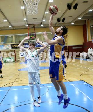 Basketball Zweite Liga 2020/2021. Grunddurchgang 10. Runde. KOS Celovec gegen BBU Salzburg. Lovro Fizuleto (KOS Celovec), Raphael Miksch  (BBU Salzburg). Klagenfurt, am 5.12.2020.
Foto: Kuess
www.qspictures.net

---
pressefotos, pressefotografie, kuess, qs, qspictures, sport, bild, bilder, bilddatenbank