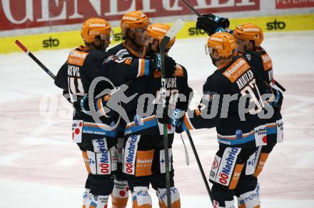 EBEL. Eishockey Bundesliga. VSV gegen Black Wings LINZ 1992.  Torjubel Sebastien Piche, Dragan Umicevic, Brian Lebler, Andreas Kristler  (Linz). Villach, am 6.12.2020.
Foto: Kuess
www.qspictures.net
---
pressefotos, pressefotografie, kuess, qs, qspictures, sport, bild, bilder, bilddatenbank